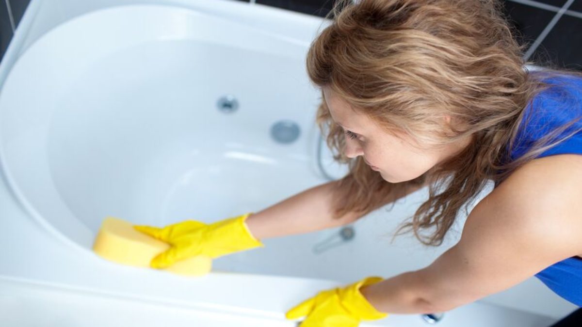 Cleaning the bathtub and shower